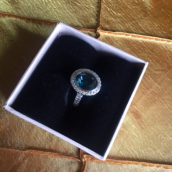 Queens Crown Blue Gem Ring - Picture 2 of 5